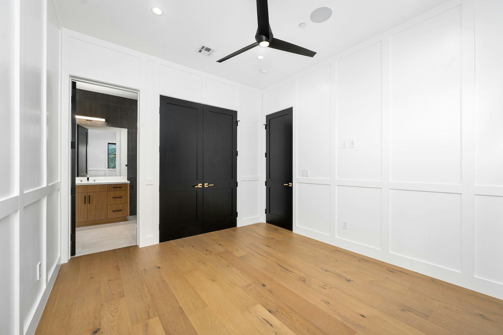 Tür oben schief im Rahmen